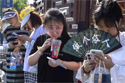 快新聞／中國將邀台網紅包吃住「拍旅遊片」　行政院：不樂見牽涉統戰