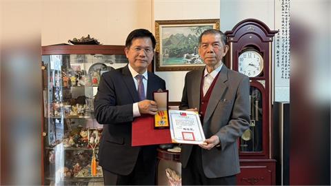 駐印度副代表謝柏輝猝逝　林佳龍赴台南頒3獎章表彰貢獻