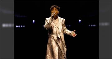 粉絲演唱會浪漫求婚 張信哲化身邱比特起鬨:親一個