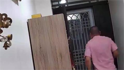 台東男廁所「褲子脫一半」遇6.1強震!來不及穿「飛奔逃命」影片曝光