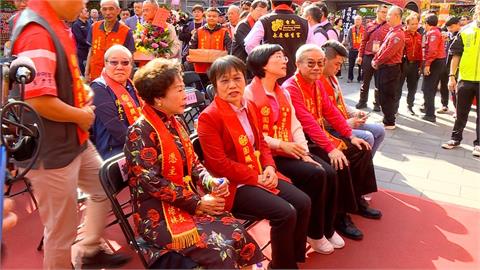 2026選戰倒數一年　蘇巧慧劉世芳合體宮廟活動　藍營劉和然主持新北路跑