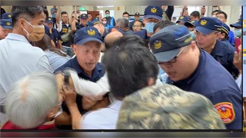 名間焚化爐二階會　自救會遙請「濁水媽」現場點香爆衝突