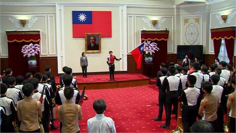 建中樂旗隊赴美參賽　蔡總統親自授旗為學生打氣