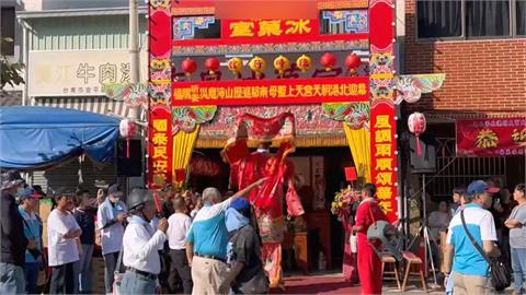 獨/睽違百年!北港媽台南巡歷 冰店打造「3樓高牌樓」迎駕