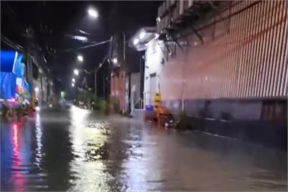 大雨狂炸！ 屏東林邊鄉淹水嚴重　民眾直呼「快瘋了」