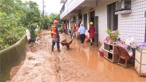 山陀兒餘威驚人雨勢炸淡水　民宅遭土石流沖刷滿目瘡痍