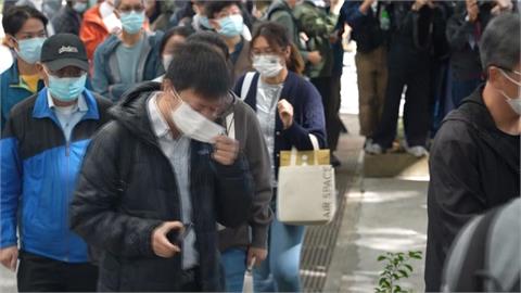 宏福苑大火罹難者增至128人　家屬排隊辨認遺體場面哀戚