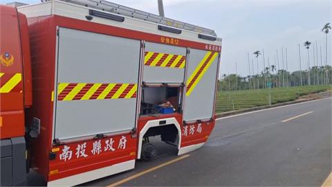 進口消防新車用不到3個月　　演習途中左後輪"離家出走"