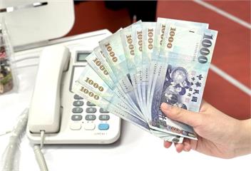 普發現金1萬元再等等？綠營曝３大難題　財政部：10月底前普發有困難