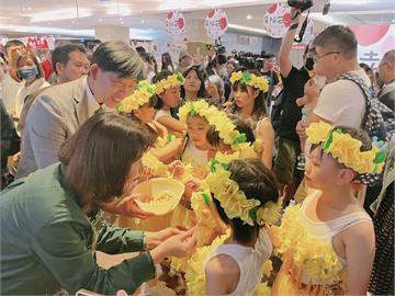 板橋大遠百，邀您一起品嚐臺南芒果感受甜甜夏日，幸福芒滿！