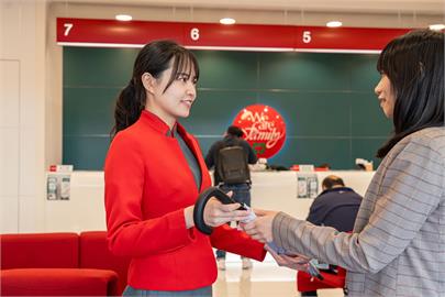 響應減塑環保理念落實循環經濟！中國信託提供1千支「寶特瓶循環愛心傘」免費使用