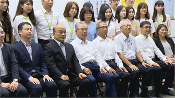 蘇貞昌率團參訪仁寶平鎮廠 肯定科技廠對台經濟貢獻