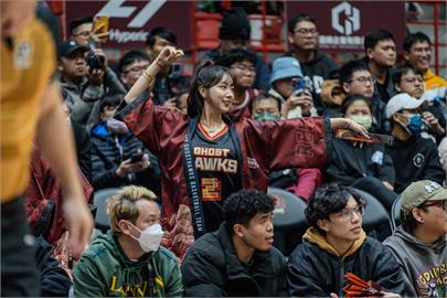 PLG／「最強外掛」安芝儇打造粉紅泡泡　獵鷹最後主場周門票開搶