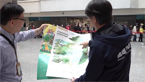 高雄「手繪年曆、水果月曆」超搶手　民眾大排長龍索取
