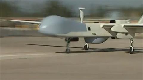 南韓軍用無人機降落撞擊地面直升機　引發火勢幸無傷亡
