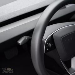Tesla 在中國大陸市場為 Model 3 Highland 恢復方向燈撥桿，並推出官方改裝套件