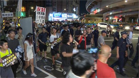 公館圓環拆除最後一夜！　警民衝突場面不斷