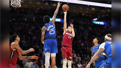 NBA(影)／「英雄哥」赫洛強勢復出首秀攻下24分！熱火擊敗獨行俠拿下5連勝