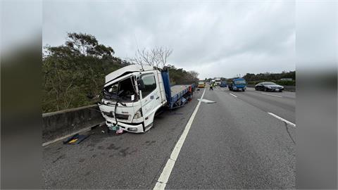 快新聞/國1回堵3公里!大貨車追撞小貨車1死1傷 駕駛當場慘死