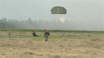 屏東潮州反空降作戰 172名士兵跳傘演練