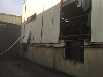 高雄彌陀區工廠突「音爆」鐵皮被炸開！　3外籍工人受傷