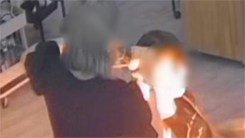 髮廊吹風機變噴火槍？　「機身接電處冒火」女客嚇到急摀耳朵