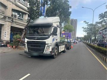 高雄鳳山聯結車涉輾機車騎士致死　駕駛遭警送辦