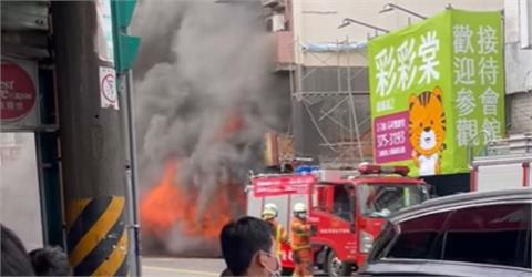 快新聞／疑燒金紙釀火災　桃園八德和平路民宅大火3人受困屋內