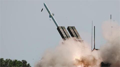 快新聞／海空精準飛彈射擊操演持續進行！　發射「陸劍二防空飛彈」成功命中目標
