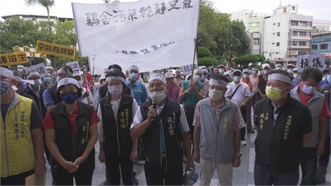 1600住戶VS.35萬隻雞　臭到睡不著！ 居民怒氣沖沖來到縣府抗議