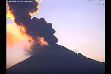 墨西哥火山連3噴發 火山灰竄天驚人