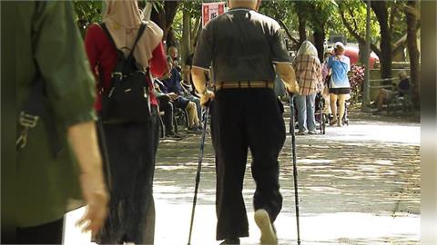 65歲↑免健保費！網點名「1族群免繳」才是真德政　全網力挺