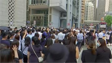 反送中／中學生遭警擊中胸膛！逾千港人遊行譴責暴力