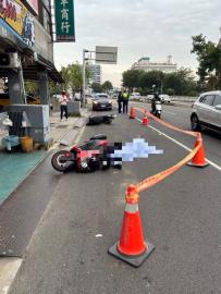 快新聞／台中死亡車禍！　公車靠站停車煞不住輾斃摔車騎士