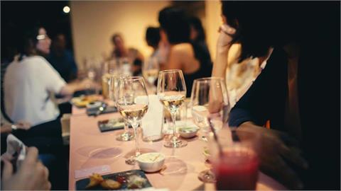 年終聚餐吃不停又害怕長胖？營養師揭「3階段吃法」隔天不腫不脹