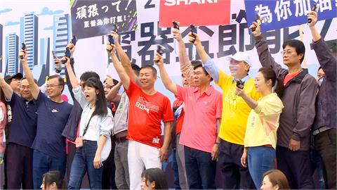 高嘉瑜秀歌喉搶選票　李彥秀酸：他唱歌我做事