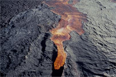 快新聞／相距38年 　世界最大活火山「茂納洛亞」又爆發