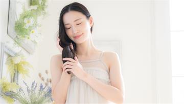 頭髮柔順 ≠ 頭皮健康！ 專家：想養出強韌髮絲，5大護髮措施每天都要做