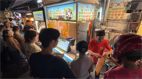馬鈴薯塔、拔絲起司熱狗超人氣　跨國情誼成就夜市傳奇
