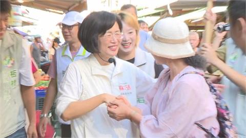 快新聞／氣勢如虹！蘇巧慧板橋掃市場大受歡迎　攤商熱情相迎：一定凍蒜