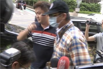  丟煙霧彈抓到了  退休少校陳進添押解北上