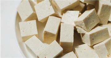 煮豆腐前要先洗？廚師揭「包裝泡水」2原因　沒吃完保存方法曝光