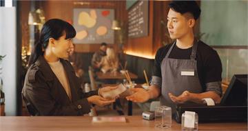 500元大盜1／知名連鎖拉麵店結帳遭嗆少錢　清秀女火速抽走大鈔全都錄