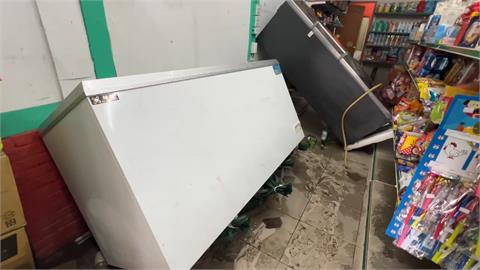 大車不顧淹水硬闖! 撞破後壁菁寮住家 屋主夫妻割傷縫針