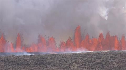 冰島火山噴發岩漿宛如噴泉　地面裂了3.5km巨縫