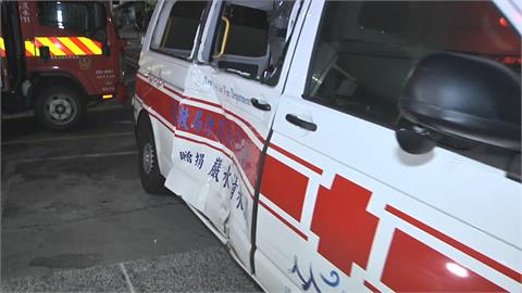 快新聞／救護車執勤遭機車撞上車門凹陷　騎士多處擦傷送醫