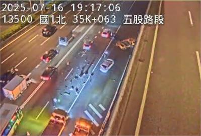 快新聞／國道一號泰山路段3車撞工程車！幸無人傷亡　影響外側2線道通行