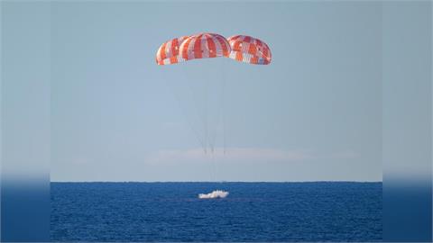 時隔半世紀！NASA「阿提米絲2號」完美濺落　4名太空人成功回歸