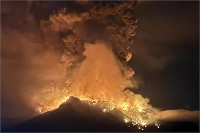 印尼「魯仰火山」大爆發！　800多人緊急撤離