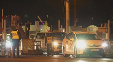 西班牙計程車司機組車隊　暖心接送烏克蘭難民